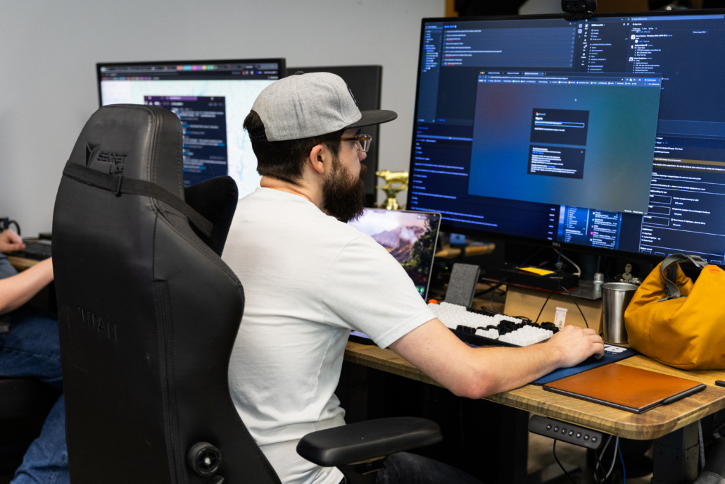 782A8083 DKBinnovative technician providing same-day on-site IT support in Plano, TX